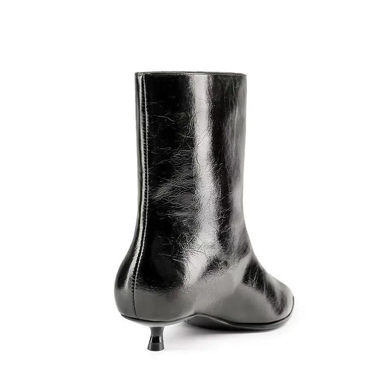أحذية نسائية جديدة لموسم الخري - مراجعة Leather Classic Strap وسعره